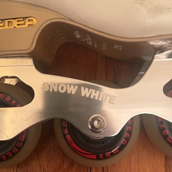Edea Chorus figure skating boot with Snow White roller blades attached size 215 - Picture 6 of 11